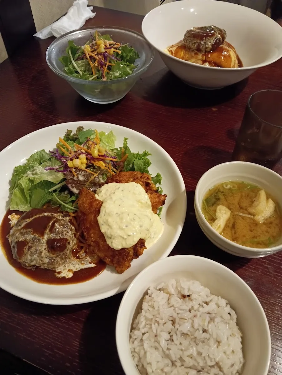 Pongee'sTable · 2